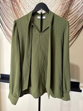 3 for $9 Kate Kasin green front tie and buttons M 3307